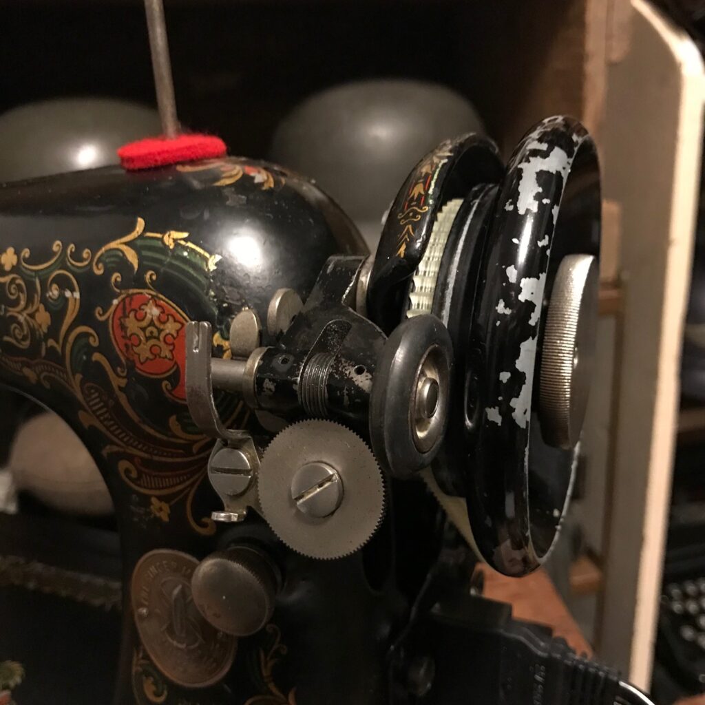 How I Restored a 1920 Singer 66-1 Sewing Machine: Part 1